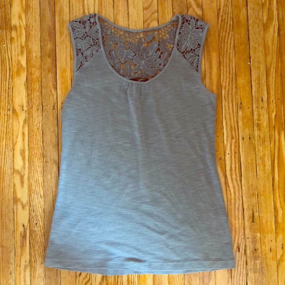 Sleeveless Tommy Bahama women’s top - Sz petite S
